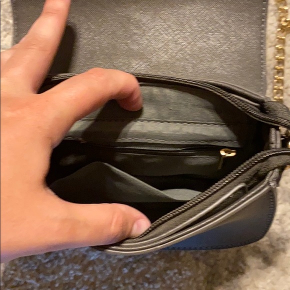 To declutter closet - Picture 3 of 3